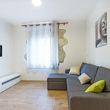 بولا Cozy Apartment 10 Min From The Beach المظهر الخارجي الصورة