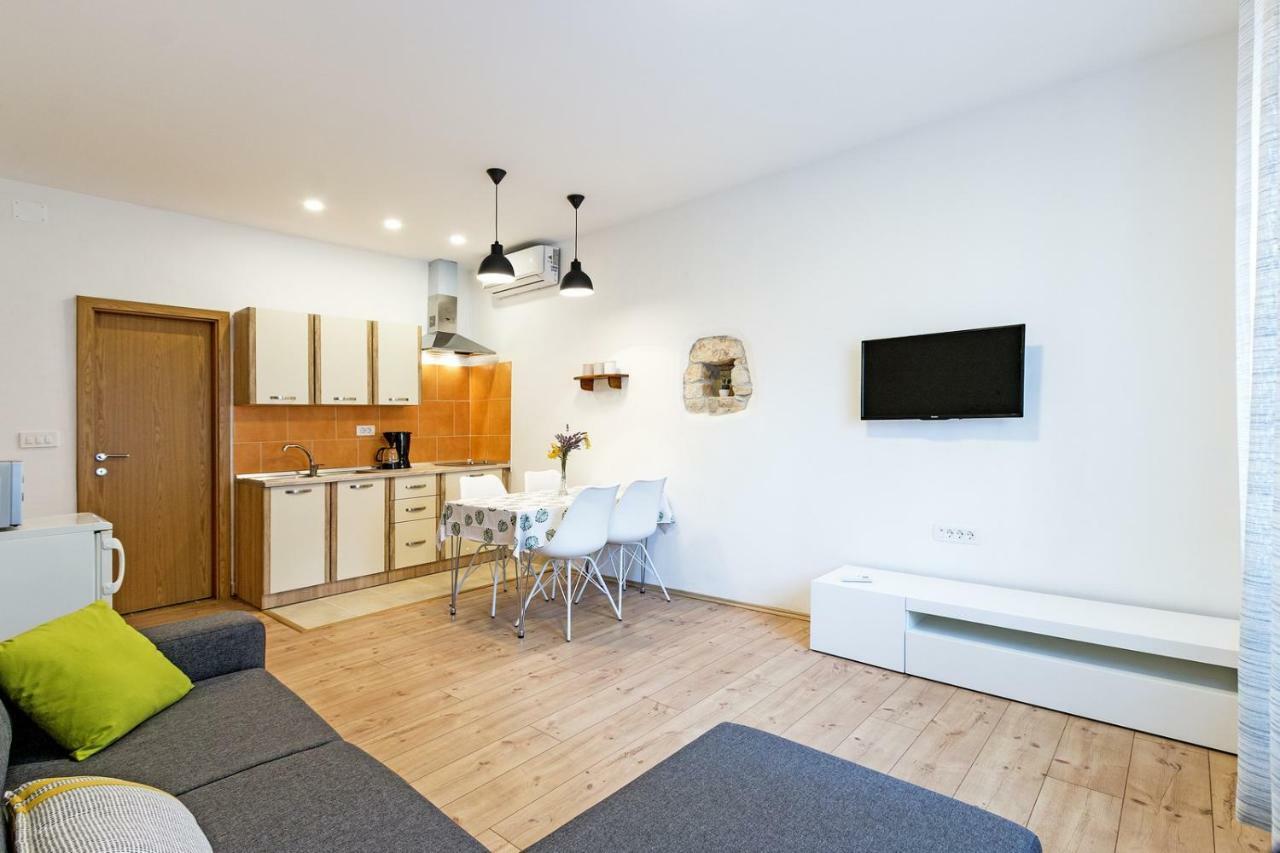 بولا Cozy Apartment 10 Min From The Beach المظهر الخارجي الصورة
